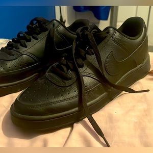 Men’s Nike low court vision